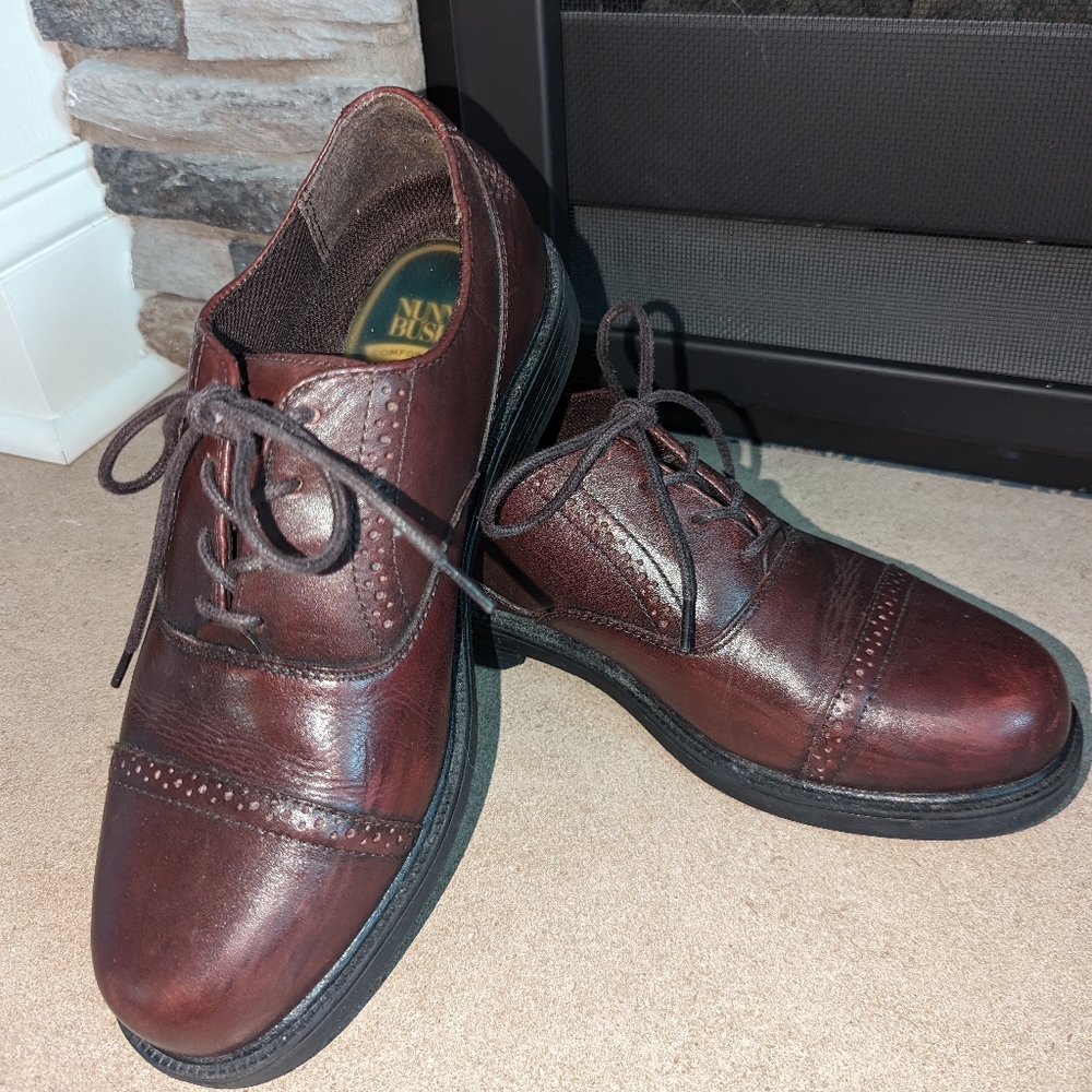 Nunn Bush mens lace up oxford comfort gel shoes, size 9M, leather